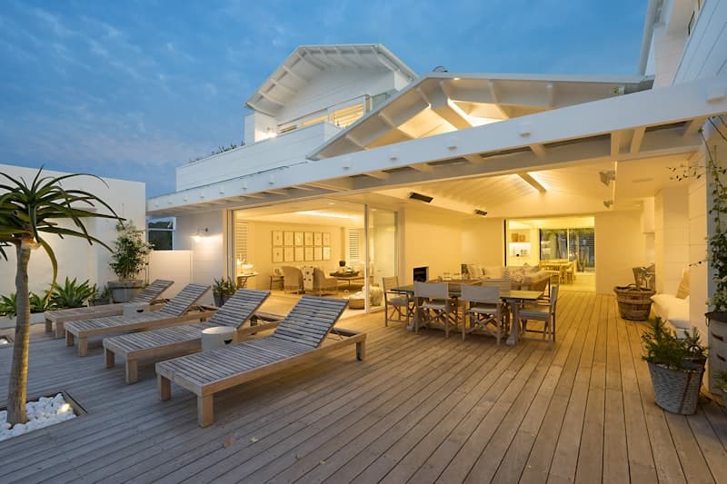 Terraza privada con jacuzzi y vista a la laguna